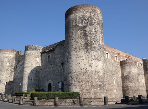 File:Catania - Castello Ursino 03.jpg - Wikimedia Commons