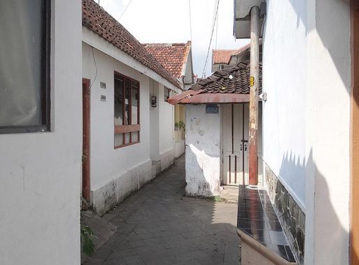 File:Jagalan alleyway.jpg - Wikimedia Commons