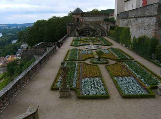 File:Würzburg-festung-marienberg-fürstengarten.JPG - Wikimedia Commons
