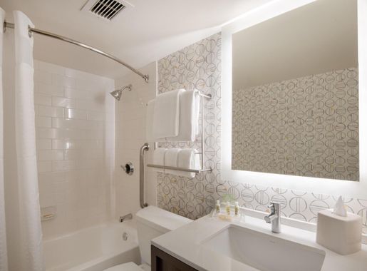 Holiday Inn Denver East, An Ihg Hotel: 3 star Hotel with a Minimum Price  79US$| UPDATED FOR 2025 | denverdowntownhotels.net