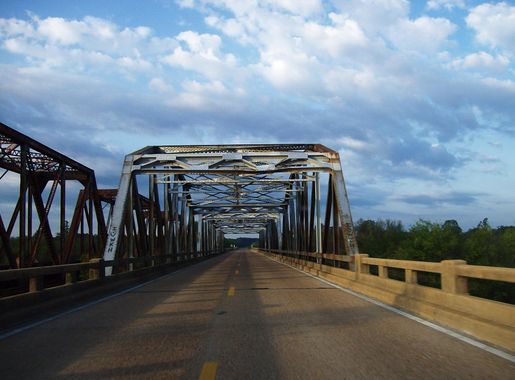 File:Tallahatchie bridge-Hwy 7 Mississippi.jpg - Wikimedia Commons