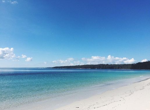 File:A rubbish-less beach, an anomaly.JPG - Wikimedia Commons