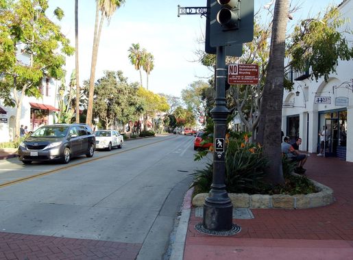 File:Lower State St Santa Barbara.jpg - Wikimedia Commons