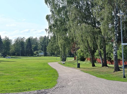 File:Silkkiniitty länsiosa Tapiola 170723.jpg - Wikimedia Commons