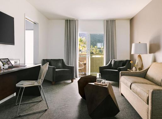 ➙ The V Powered By Sonder Hotel Palm Springs in Palm Springs |  petfriendlyhotel.co