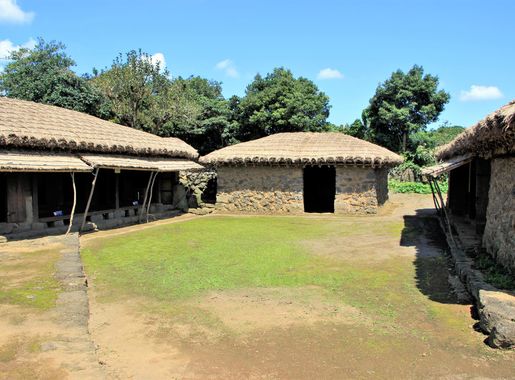 File:Gaekjujip House in Seongeup Village, Jeju.jpg - Wikimedia Commons