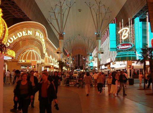 File:Fremont Street Binions Golden Nugget.jpg - Wikimedia Commons