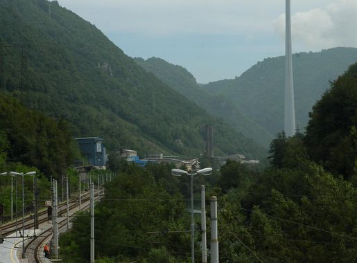 File:Trbovlje Factory Chimney.JPG - Wikimedia Commons