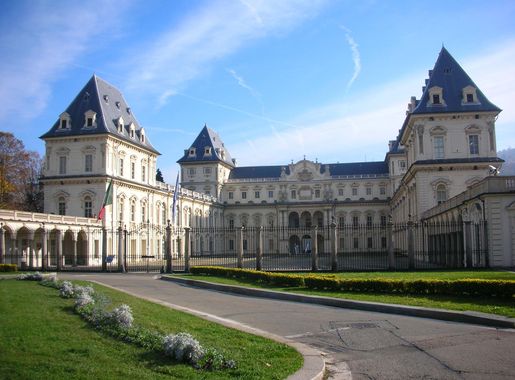 File:Valentino castle.jpg - Wikipedia