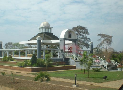 File:Kamuzu Mausoleum.JPG - Wikimedia Commons