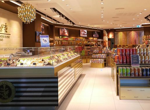 File:Lindt in Zurich Airport.jpg - Wikimedia Commons