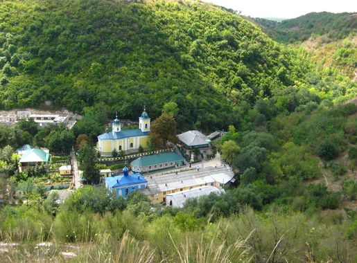 File:Mănăstirea Saharna (vedere de la Talpa Maicii Domnului).JPG -  Wikimedia Commons