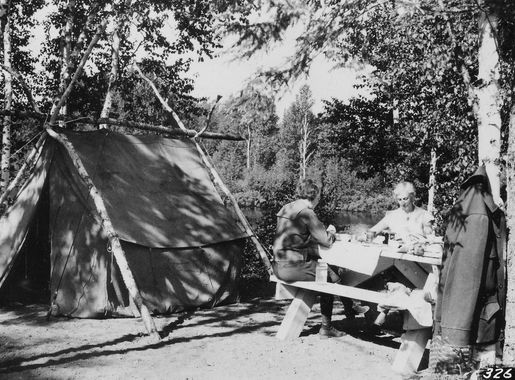 File:Photograph of Tourists at Sawbill Lake Campground - NARA - 2127727.jpg  - Wikimedia Commons