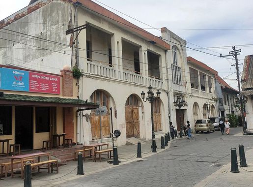 File:Branjangan Street, Semarang Old Town.jpg - Wikimedia Commons