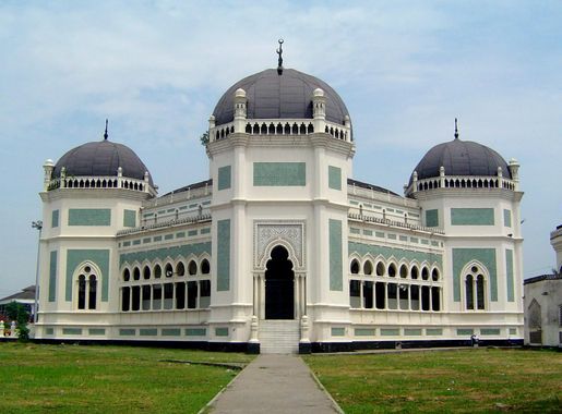 Berkas:Great mosque in Medan cropped.jpg - Wikipedia bahasa Indonesia,  ensiklopedia bebas
