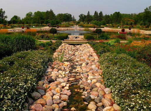 File:International Peace Garden, North Dakota-Manitoba Border  (30105541138).jpg - Wikimedia Commons