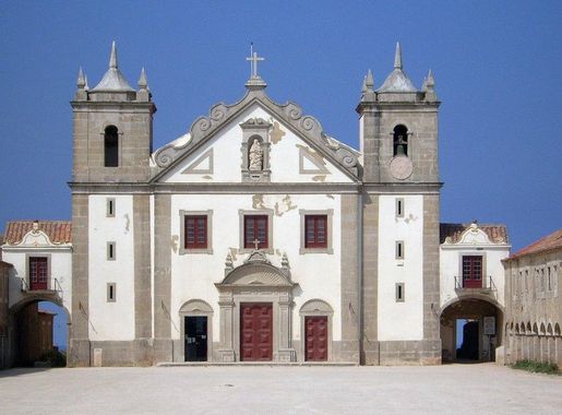 Ficheiro:Igreja de Nossa Senhora do Cabo - frente.JPG – Wikipédia, a  enciclopédia livre