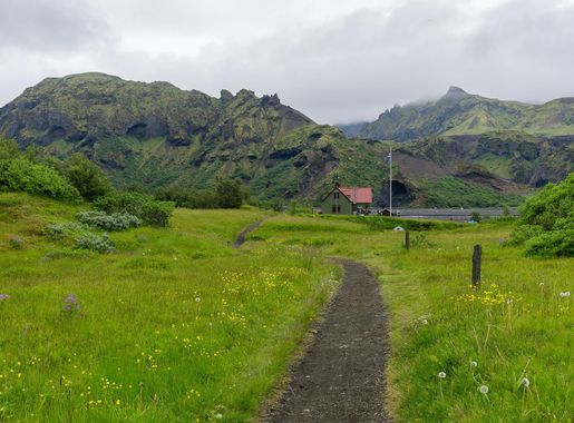 File:Laugavegur hiking trail, Iceland 15.jpg - Wikimedia Commons