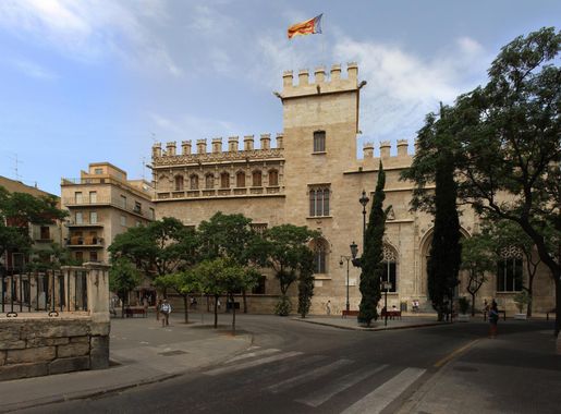 File:Fachada de la Lonja de la Seda en Valencia.jpg - Wikimedia Commons