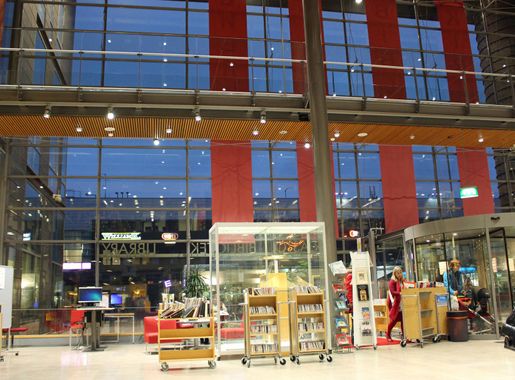 File:Sello Library - Interior C IMG 2875.JPG - Wikimedia Commons