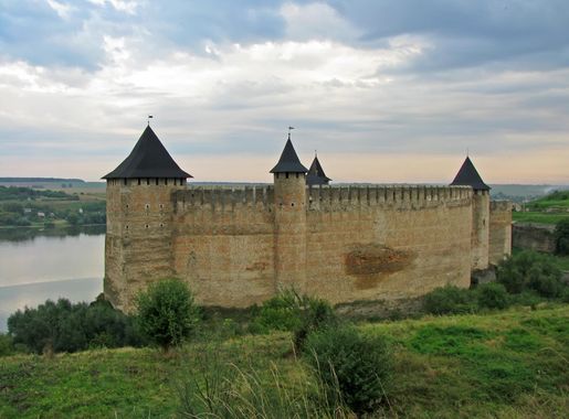 File:Khotyn Fortress, Ukraine.jpg - Wikimedia Commons