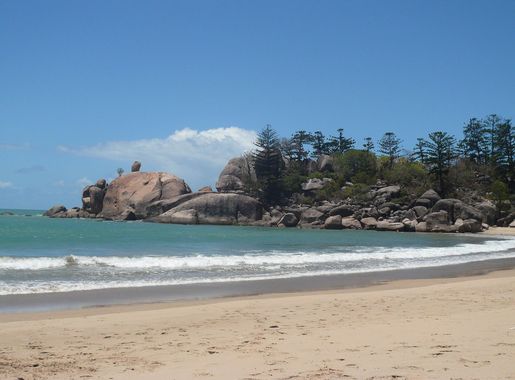 File:Magnetic Island - Balding Bay (4074598244).jpg - Wikimedia Commons