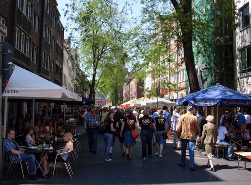 File:Düsseldorf-Altstadt Bolkerstraße.jpg - Wikimedia Commons
