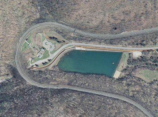 File:Horseshoe Curve aerial photo, March 2006.jpg - Wikipedia