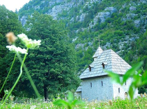 File:Kisha në Theth.jpg - Wikimedia Commons