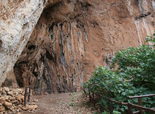 File:Riserva-naturale-zingaro-grotta-dell-uzzo.JPG - Wikimedia Commons