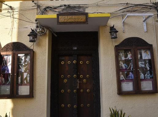 File:Freddie Mercury House, Stone Town, Zanzibar (29001874752).jpg -  Wikimedia Commons