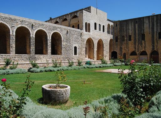 File:Eastern Garden, Beiteddine Palace.JPG - Wikimedia Commons