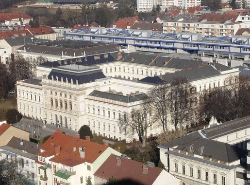 File:Karl-Franzens-Universität Graz Hauptgebäude.JPG - Wikimedia Commons