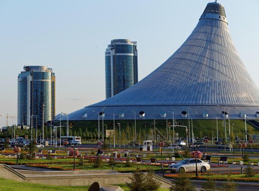 File:Khan Shatyr.jpg - Wikipedia