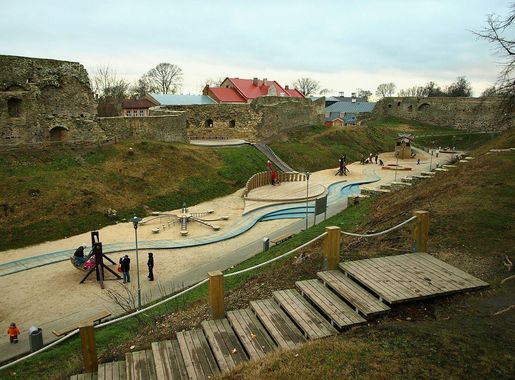 Fail:Haapsalu linnuse varemed ja vallikraav, pilt 2.jpg – Vikipeedia