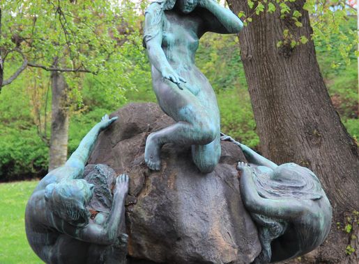 File:Aino Fountain 04.jpg - Wikimedia Commons