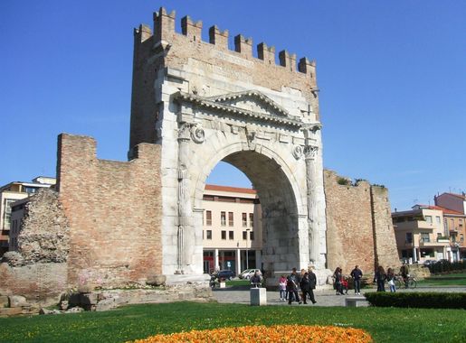File:Arco d'Augusto, Rimini Italy.jpg - Wikimedia Commons