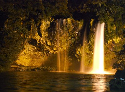 File:Cheonjiyeon Waterfall at night.jpg - Wikimedia Commons