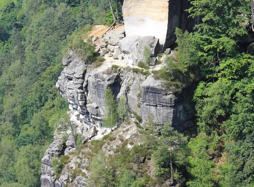File:Der Fels „Wartturm“ im Nationalpark Sächsische Schweiz. IMG 7385WI.jpg  - Wikimedia Commons