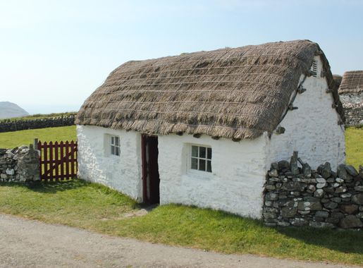 Файл:Cregneash cowshed.jpg — Википедия