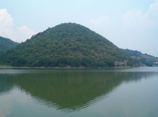 Датотека:Bovansko jezero.jpeg — Википедија