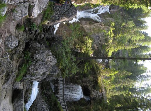 File:Madonna di Campiglio-Cascate alte-Casinei-Brentei-Casinei 1 -  panoramio.jpg - Wikimedia Commons