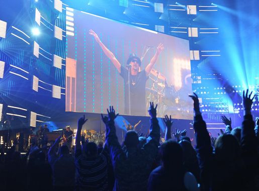 Free Images : screen, music, auditorium, crowd, audience, musician,  performance, famous, entertainment, spectators, celebrity, norfolk, fans,  virginia, known, on stage, rock concert, musical theatre, kid rock  2100x1397 - - 1248058 - Free stock photos ...