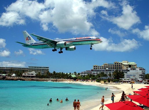 File:American 757 on final approach at St Maarten Airport.jpg - Wikipedia