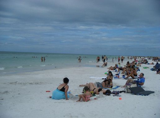 File:Siesta Beach looking north.jpg - Wikimedia Commons