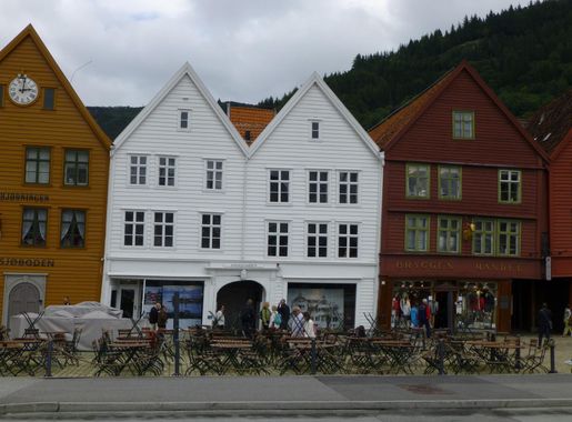 File:Bergen - Bryggen - Svensgården.JPG - Wikimedia Commons