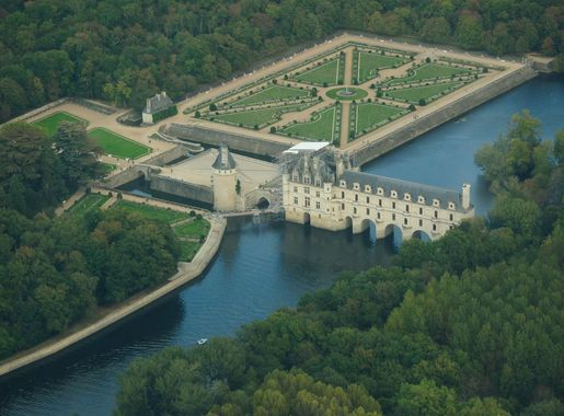 File:Chenonceau castle, aerial view.jpg - Wikimedia Commons