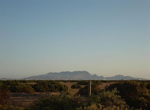 File:Aden crater.jpg - Wikimedia Commons