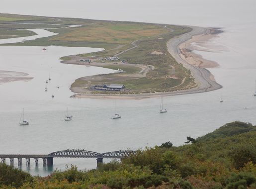File:Fairbourne spit from the Barmouth Panorama viewpoint (geograph  2565306).jpg - Wikimedia Commons