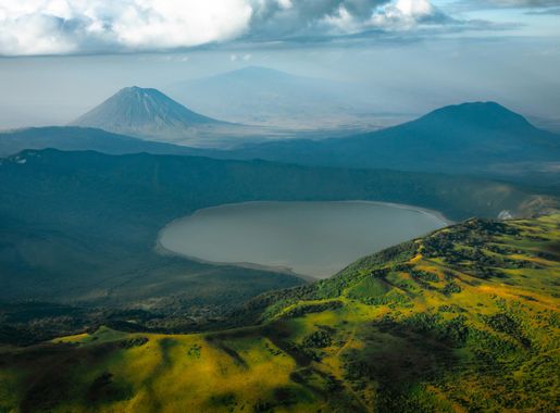 File:Ol Doinyo Lengai and Lake Empakaai.jpg - Wikimedia Commons